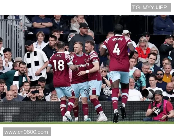 英超激战利物浦主场迎战桑德兰力争三分全力以赴